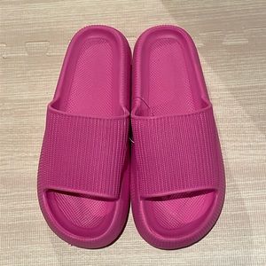 Women’s Sandals/Slides